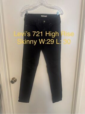 Levi's 721 High Rise Skinny Jeans in Black